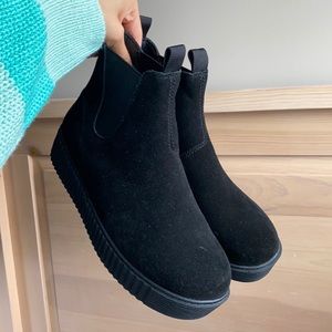 Chelsea platform boots